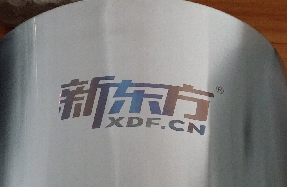 武汉办公用品公司采用我司激光打标系统，制作定制不锈钢垃圾桶